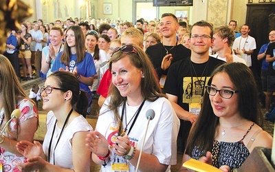 Nasi młodzi podczas katechezy narodowej w Cikowicach.