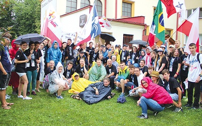 Młodzi przed wyjazdem do Krakowa uczestniczyli w zjeździe  w Tarnowie.