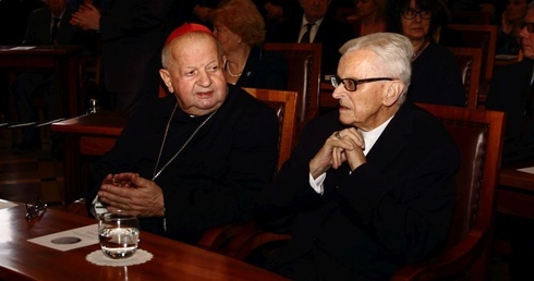 Metropolita: Niech aniołowie zawiodą go do raju