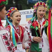 Zespół z Ukrainy zwracał uwagę nie tylko wielokolorowymi strojami, ale także pięknym ludowym śpiewem.