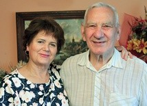 Ludwik i Róża Ferenzowie są małżeństwem  od 60 lat. Pan Ludwik jest także wolontariuszem w hospicjum przy swojej parafii pw. św. Józefa.