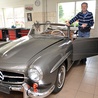 Odrestaurowany mercedes 190 SL gotowy do odbioru.