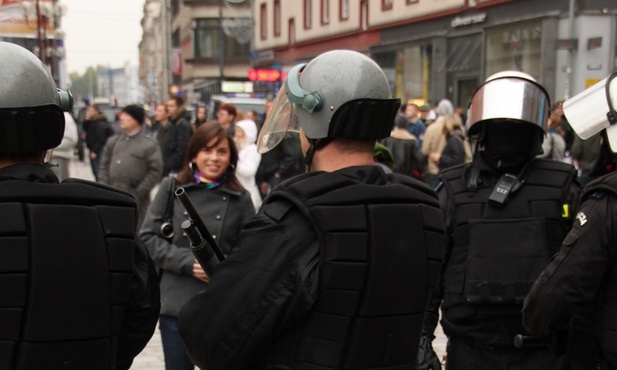 CBŚP rozbiło gang oszustów podatkowych