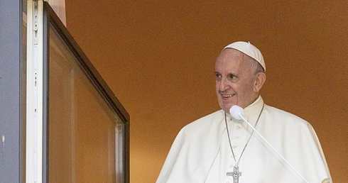 Franciszek  w papieskim oknie przy ul. Franciszkańskiej 3
