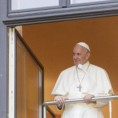 Franciszek  w papieskim oknie przy ul. Franciszkańskiej 3