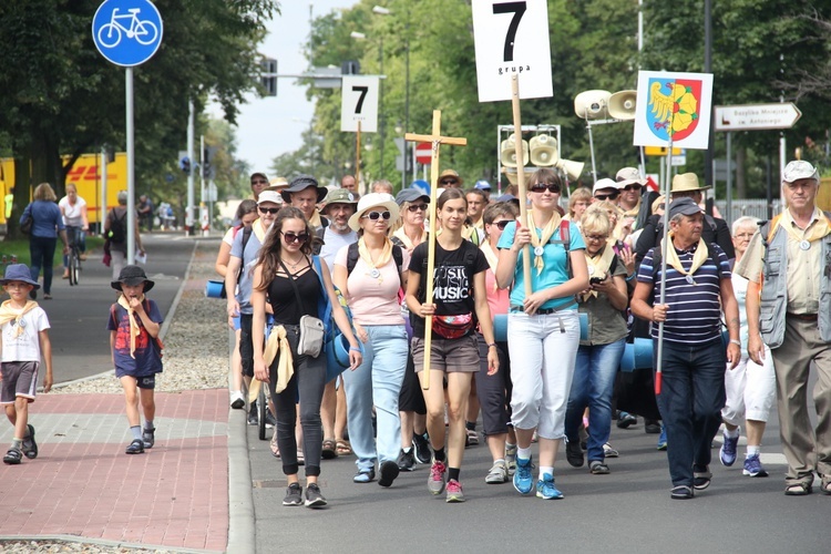 71. Pielgrzymka Rybnicka - dzień pierwszy - wymarsz grup 3-8