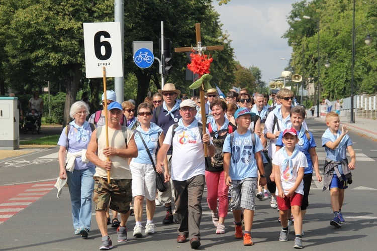 71. Pielgrzymka Rybnicka - dzień pierwszy - wymarsz grup 3-8