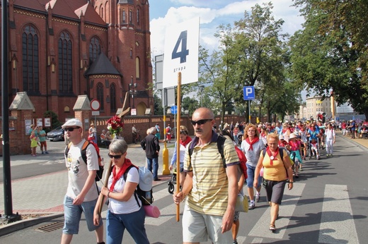 71. Pielgrzymka Rybnicka - dzień pierwszy - wymarsz grup 3-8