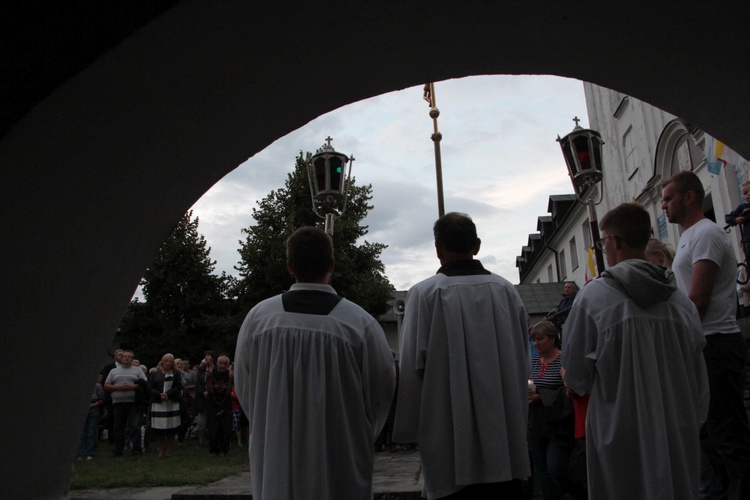 Msza św. za ojczyznę i Apel Poległych w Miedniewicach