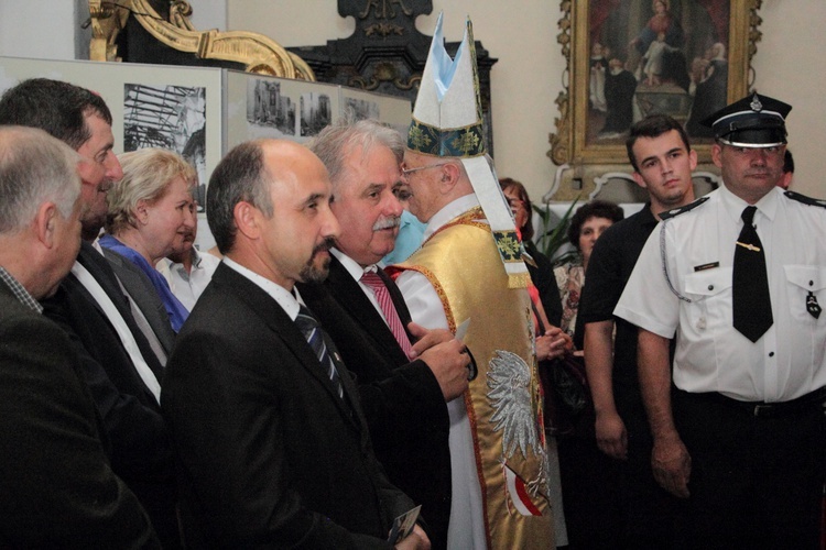 Msza św. za ojczyznę i Apel Poległych w Miedniewicach