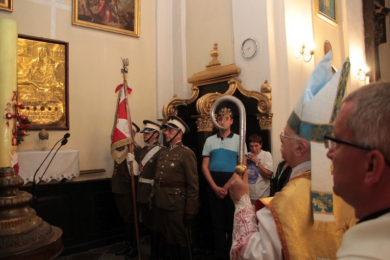Msza św. za ojczyznę i Apel Poległych w Miedniewicach