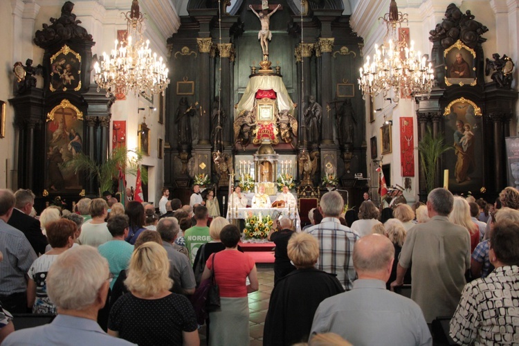 Msza św. za ojczyznę i Apel Poległych w Miedniewicach