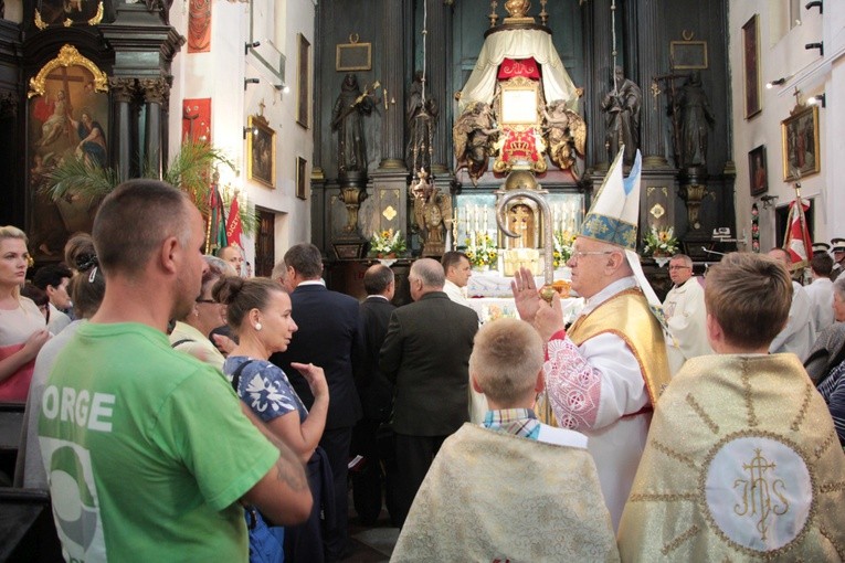 Msza św. za ojczyznę i Apel Poległych w Miedniewicach