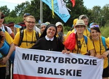 Pielgrzymi z Międzybrodzia Bialskiego w drodze na Campus Misericordiae