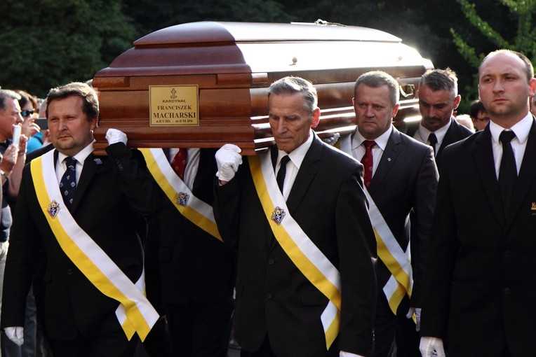 Uroczystości pogrzebowe kard. Macharskiego - kościół franciszkanów