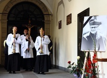 Uroczystości pogrzebowe kard. Macharskiego - kościół franciszkanów