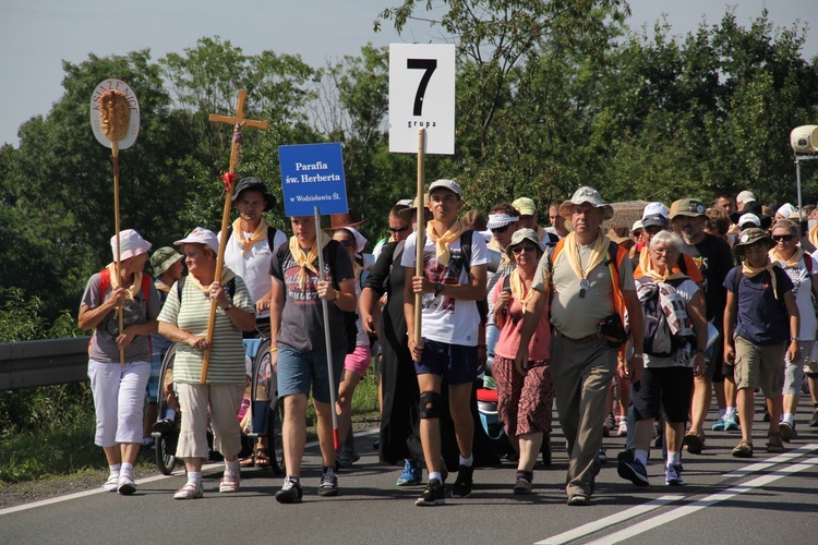 71. Pielgrzymka Rybnicka - dzień drugi (Czekanów - Górniki; grupy 5 i 7).