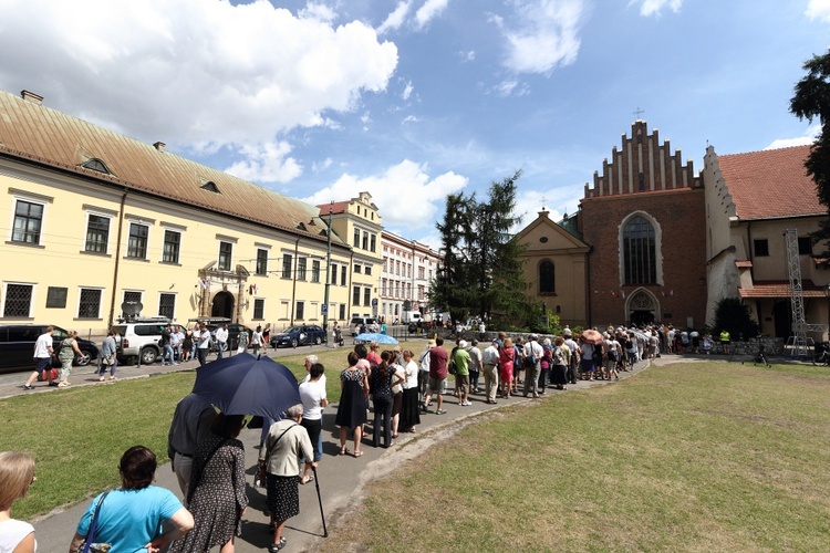 Kondukt żałobny kard. Macharskiego