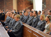Policja świętuje w kościele