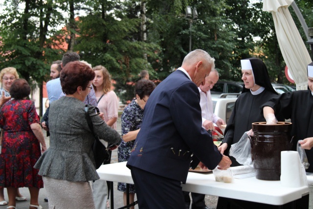 Pielgrzymi ŚDM z Afryki z bp. Kusym w Cieszynie