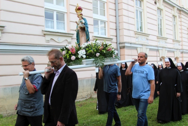 Pielgrzymi ŚDM z Afryki z bp. Kusym w Cieszynie