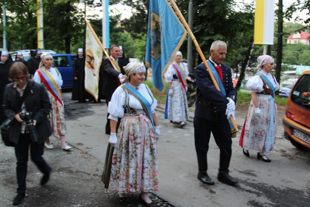 Pielgrzymi ŚDM z Afryki z bp. Kusym w Cieszynie