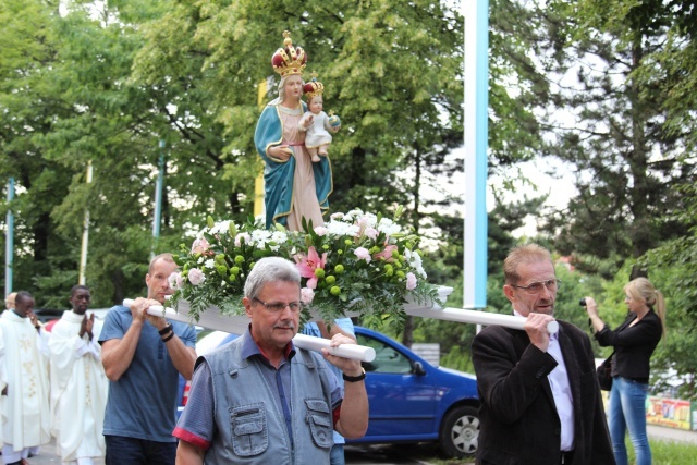 Pielgrzymi ŚDM z Afryki z bp. Kusym w Cieszynie