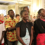 Pielgrzymi ŚDM z Afryki z bp. Kusym w Cieszynie