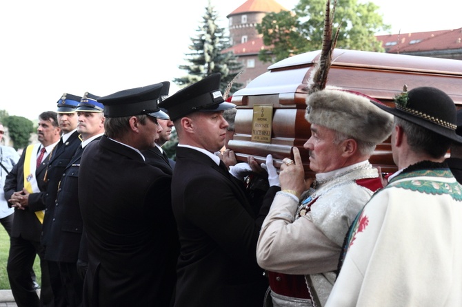 Kondukt żałobny kard. Macharskiego