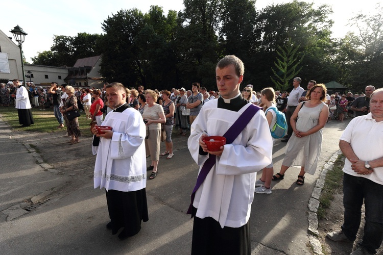 Kondukt żałobny kard. Macharskiego