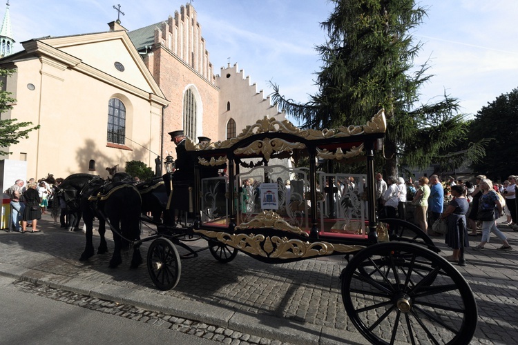 Kondukt żałobny kard. Macharskiego