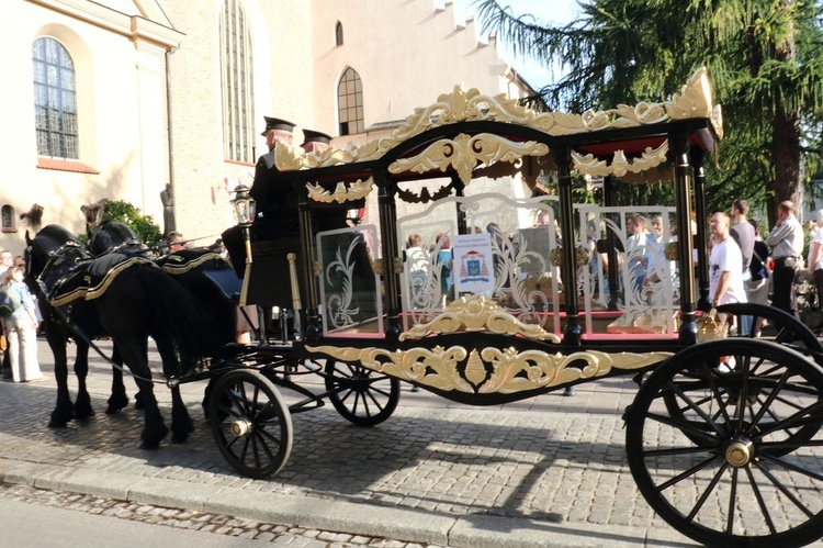 Kondukt żałobny kard. Macharskiego - 2 cz.