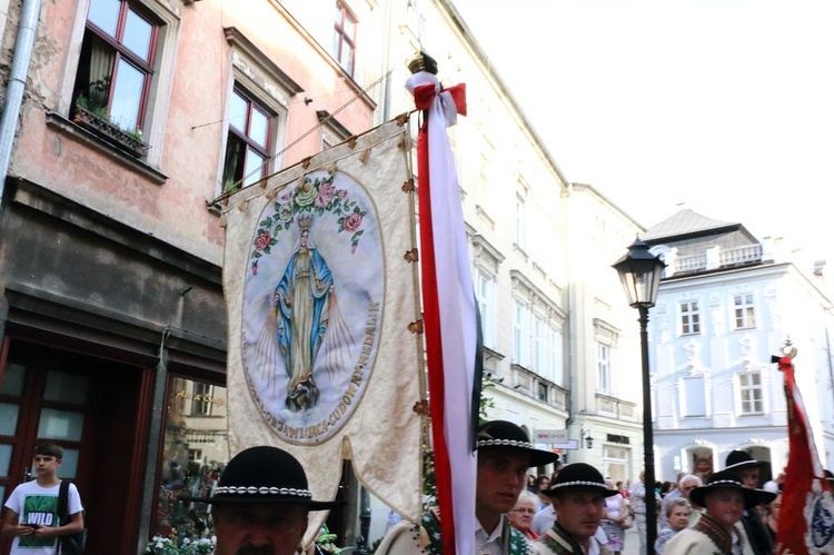 Kondukt żałobny kard. Macharskiego - 2 cz.