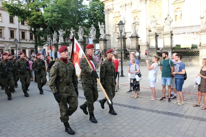 Kondukt żałobny kard. Macharskiego - 2 cz.