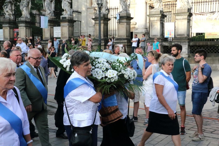 Kondukt żałobny kard. Macharskiego - 2 cz.