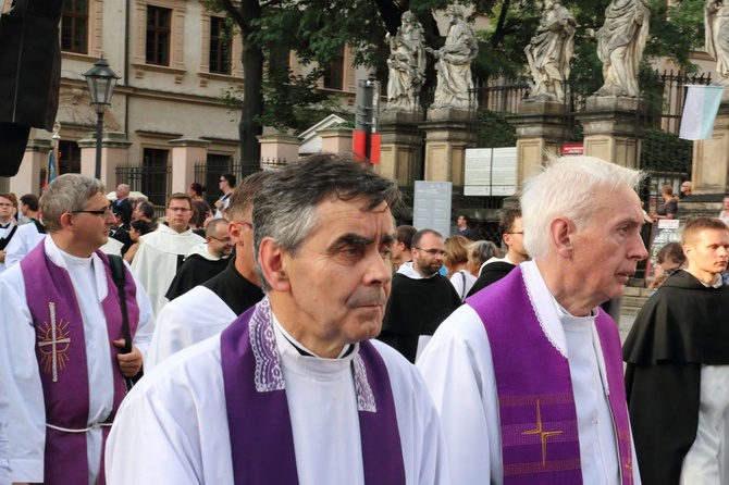 Kondukt żałobny kard. Macharskiego - 2 cz.