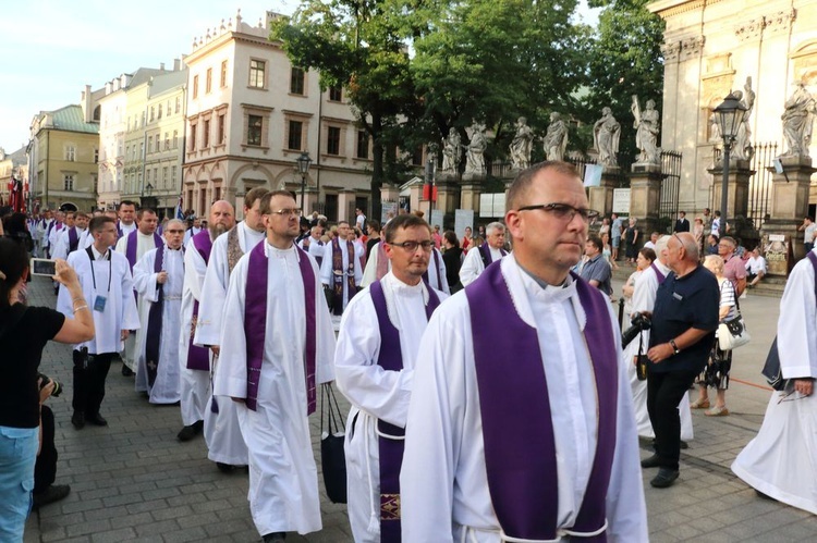 Kondukt żałobny kard. Macharskiego - 2 cz.