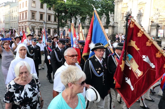 Kondukt żałobny kard. Macharskiego - 2 cz.