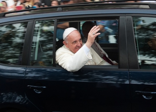 Samochody, którymi jeździł papież, trafią na aukcję