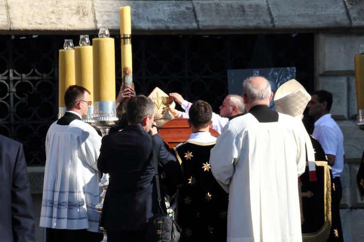 Wawelski pogrzeb kard. Franciszka Macharskiego - cz. 1