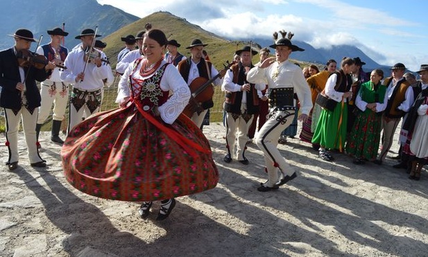 Sierpień pod znakiem folkloru