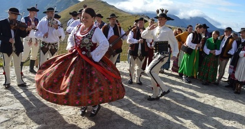 Sierpień pod znakiem folkloru