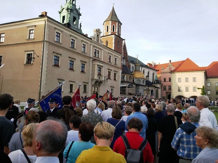 Tłumy żegnały kard. Franciszka Macharskiego