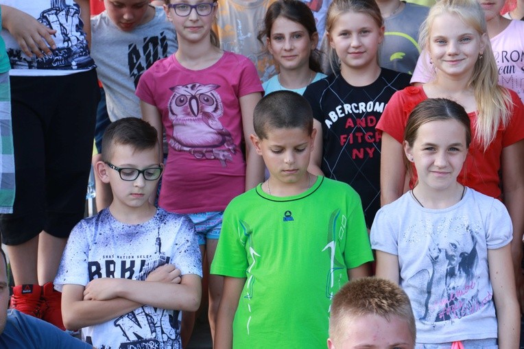 Dzieci ze Stróż na oazie w Zbludzy