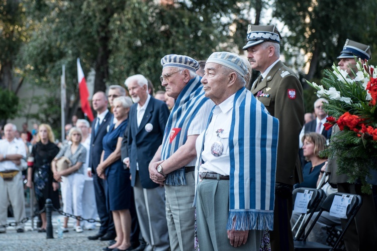 Pomnik Ofiar Rzezi Woli - uroczystości pod pomnikiem