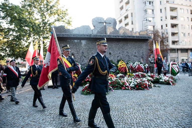 Pomnik Ofiar Rzezi Woli - uroczystości pod pomnikiem