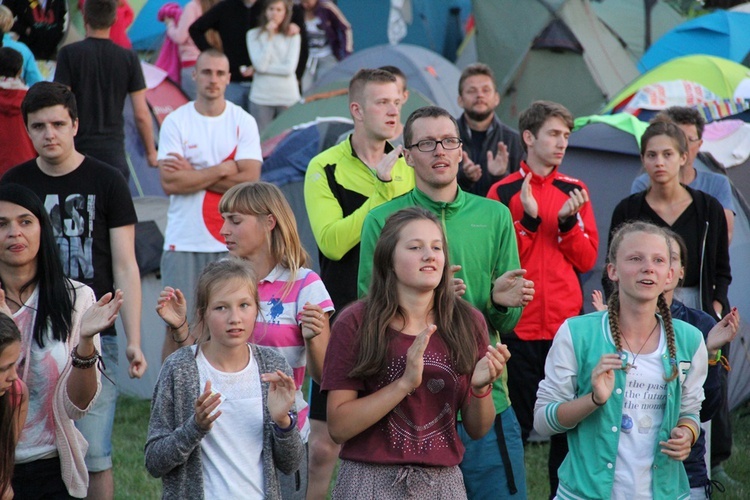 Pole namiotowe i koncert w Kluczborku