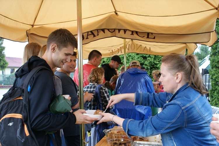 Pielgrzymi z Warmii w drodze na Jasną Górę