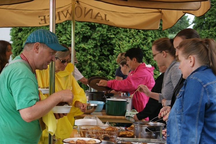 Pielgrzymi z Warmii w drodze na Jasną Górę