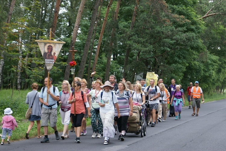 Pielgrzymi z Warmii w drodze na Jasną Górę